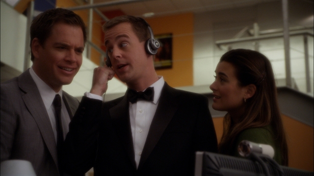 misspatchesmom1's tweet photo. #MusketeersMonday #NCIS #McTIVA #McGee #TIVA #SeanMurray #MichaelWeatherly #CotedePablo https://t.co/YckLbK4aCd