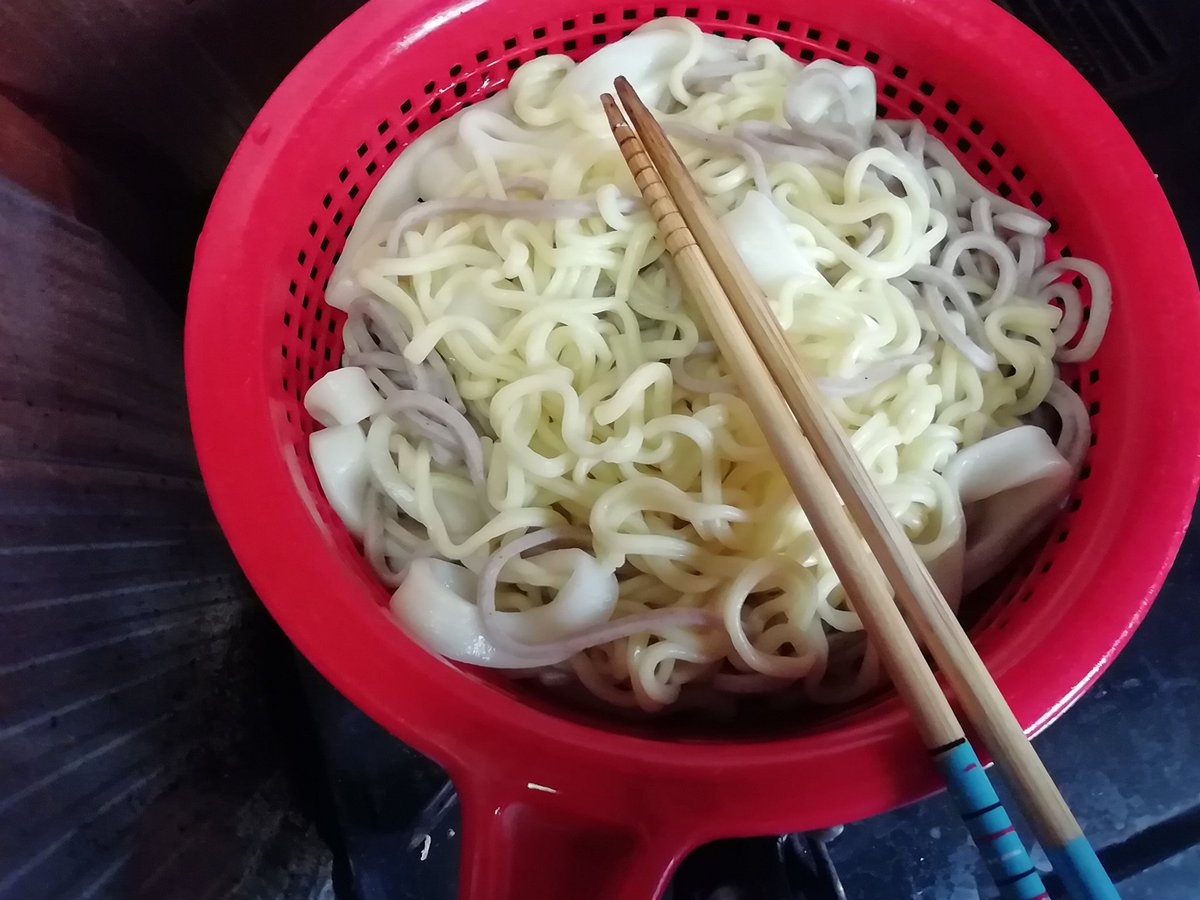 ta19880202's tweet photo. 今日の昼飯/夕飯に/おやに #業務スーパー で安くてボリュームなもの等々を色々と買って来ました❗
久しぶりにポップコーンの素を買って120g分の豆を食べちゃった😅
3種の麺を混ぜ夕飯ように茹でたけどボリューム😅
他もボリューム😅
#神戸物産
#シリアル
#焼きそば #蕎麦 #うどん
#パウンドケーキ https://t.co/QQ3Y6A0xUa
