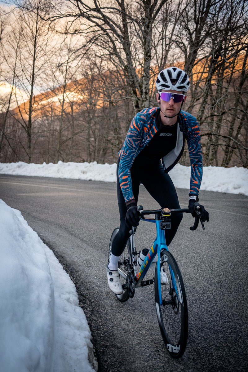 akaso_official's tweet photo. Morning training for the upcoming cycling season!💪🚴
📷@adventurerider1989 recording his riding with AKASO Brave 7 action camera
👉https://t.co/oYq8dxD8FP
#GobeyondWithAKASO ✊✊
#AKASO #brave7 #actioncamera #4kcamera #outdoors #photography #outdoorlife #cyclingphotos #cycling https://t.co/R7S60UPDxb