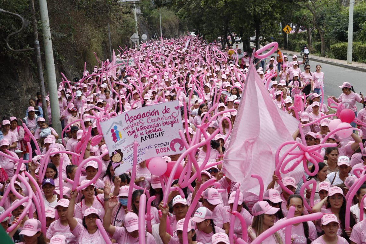 YamidRodriguezM's tweet photo. #ParaDestacar La caminata #PoderRosa liderada por la gestora social de #Ocana Magda Pallares. 

Se llevó a cabo hoy domingo y tuvo la participación de más de 6.000 mujeres. Disfrutaron de un recorrido lleno de alegría y presentación de grupos musicales. 

Vale mencionar que el evento es reconocido a nivel nacional e internacional y destaca el valor de las mujeres en la sociedad cómo agentes de cambio.