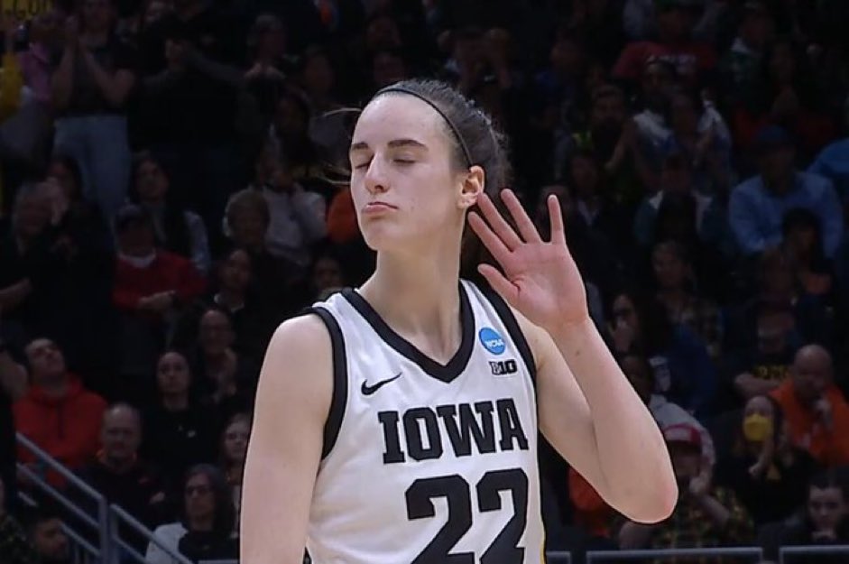 41 points.
12 assists.
10 rebounds. 

Before tonight no one had a 30 point triple double or 40 point triple double in Women’s March Madness history. 

Caitlin Clark did both. 

CROWN HER.
