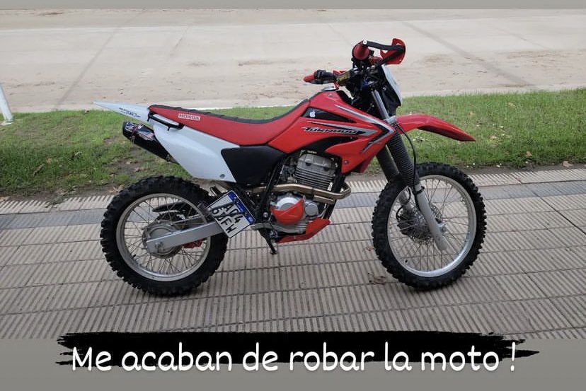melanimengo's tweet photo. Le robaron esta moto a mi hermano a mano armada apuntándole a una bebe de 2 años. Todo ocurrió al frente del club de abuelos en pilar. Cualquier información es útil. Agradecemos su difusión https://t.co/AeoIVe3hCz