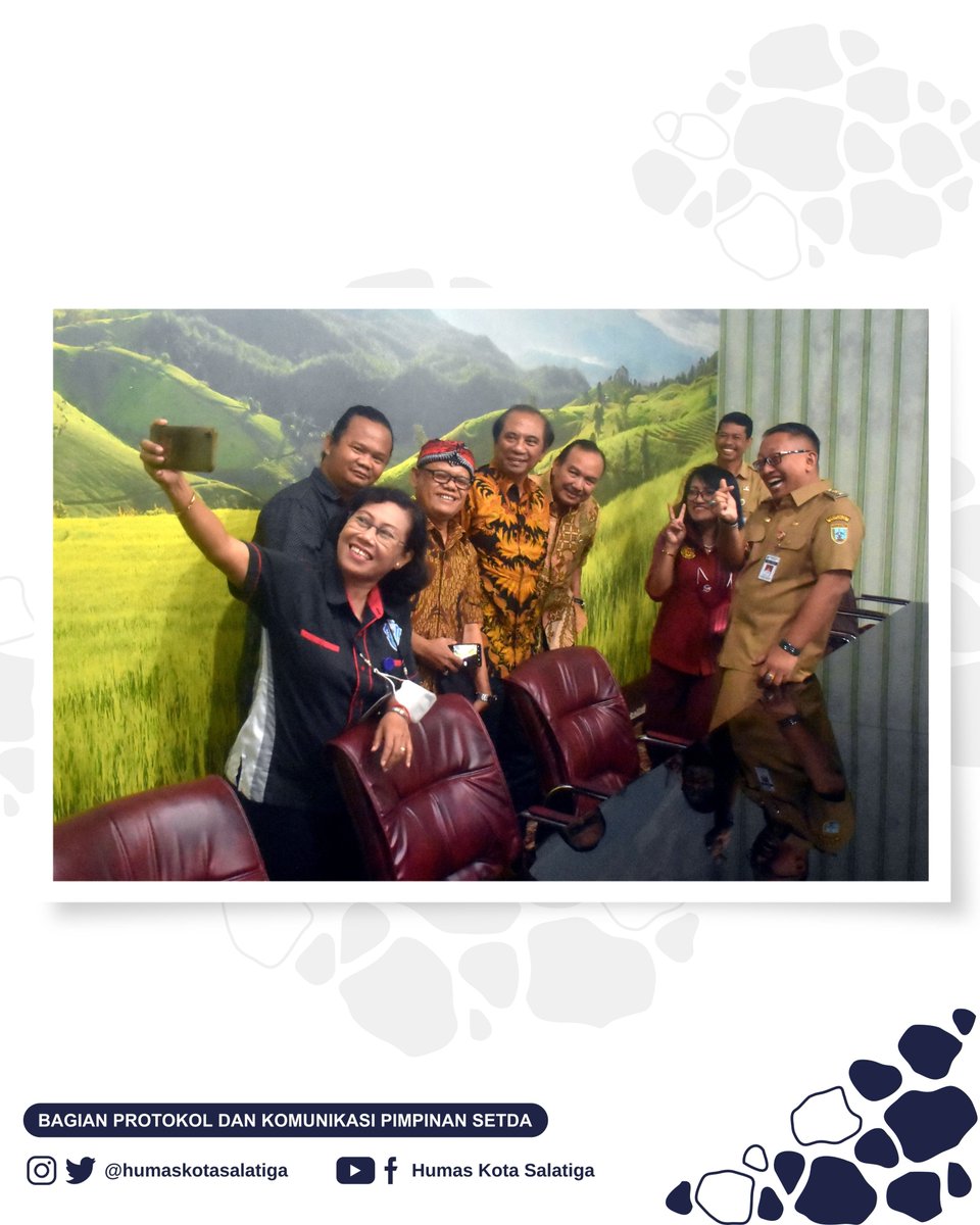 HumasSalatiga's tweet photo. @jokowi @ganjarpranowo @TajYasinMZ @Sinoeng69 #salatiga #LP3KD #katolik #agama #pjwalikota #walikota https://t.co/9v7YZOcOra