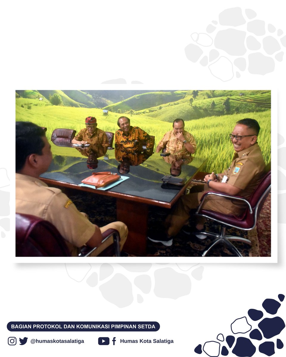 HumasSalatiga's tweet photo. @jokowi @ganjarpranowo @TajYasinMZ @Sinoeng69 #salatiga #LP3KD #katolik #agama #pjwalikota #walikota https://t.co/9v7YZOcOra