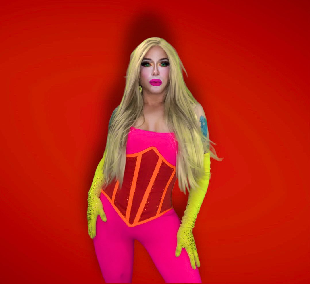 Chipstickk's tweet photo. ❤️🧡💛💚💙💜 
#travestismexico  #dragqueen #makeup #mexicana #orgulloveracruzano #jarocha  #gay #nobinario #dragdelteatro #teatroderevista  #travesti #drag #teatro #amoresamor  #Orgullo #inclusion https://t.co/Onsofrj9VF