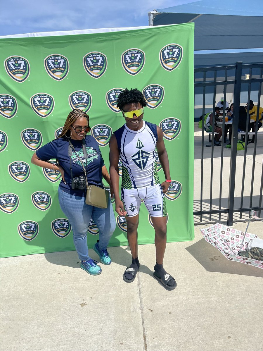 Terrion434's tweet photo. was at the 7on7 sandlot championship tournament for 18u today! lost first round of the playoffs energy was not there..but we still showed our effort and we are going to move past it and grow as a team #7on7 https://t.co/USgtBo2U5m