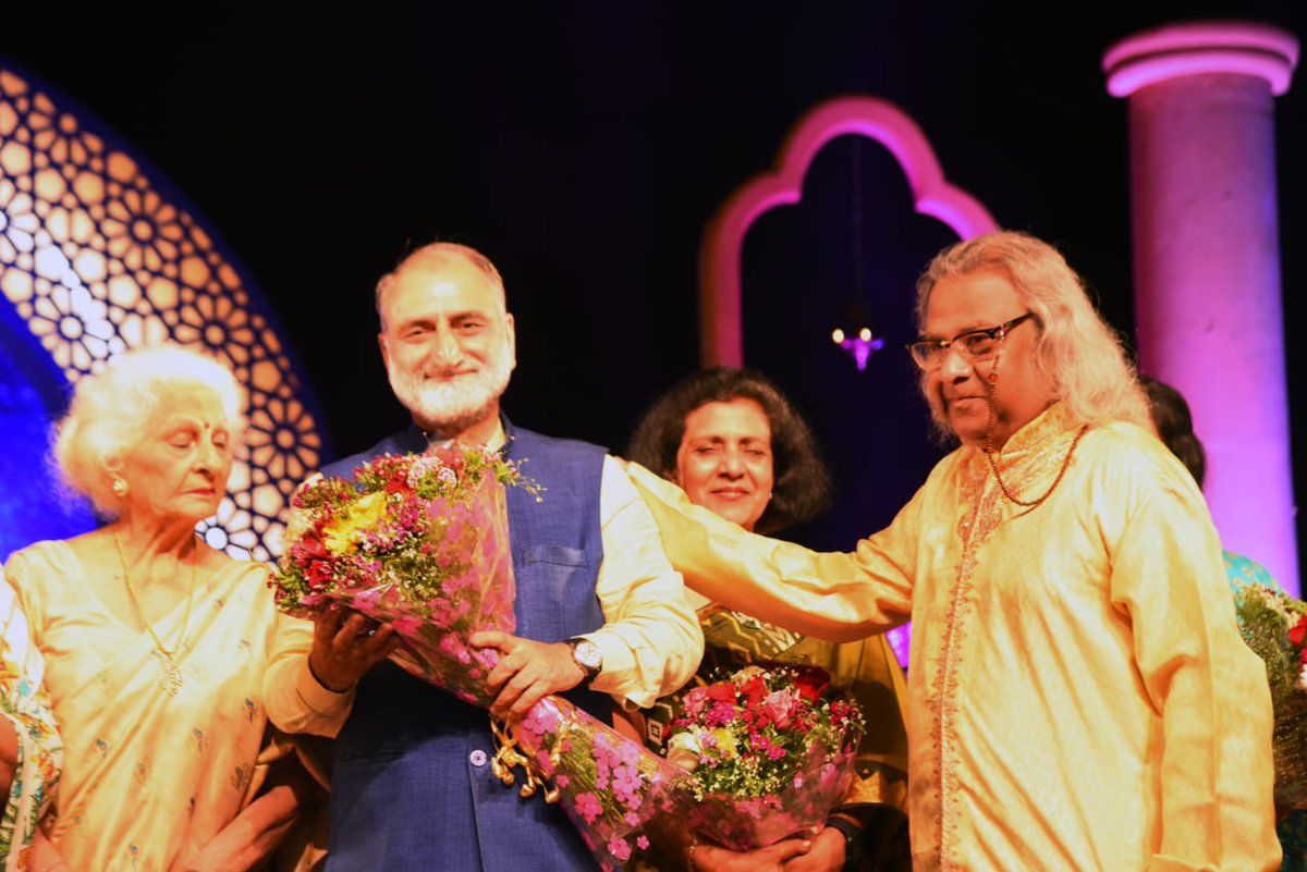 masoodirafeeq's tweet photo. Some more pictorial coverage of Indias' Top Shastriya Sangeet Sammelan by (March 20 to 22) at New Delhi #SaMaPa by @abhaysopori held 1st time it was established by his Guru ,father legend & King of Strings(santoor) @BhajanSopori 18 years back ..1/1 https://t.co/puhuodE5ms