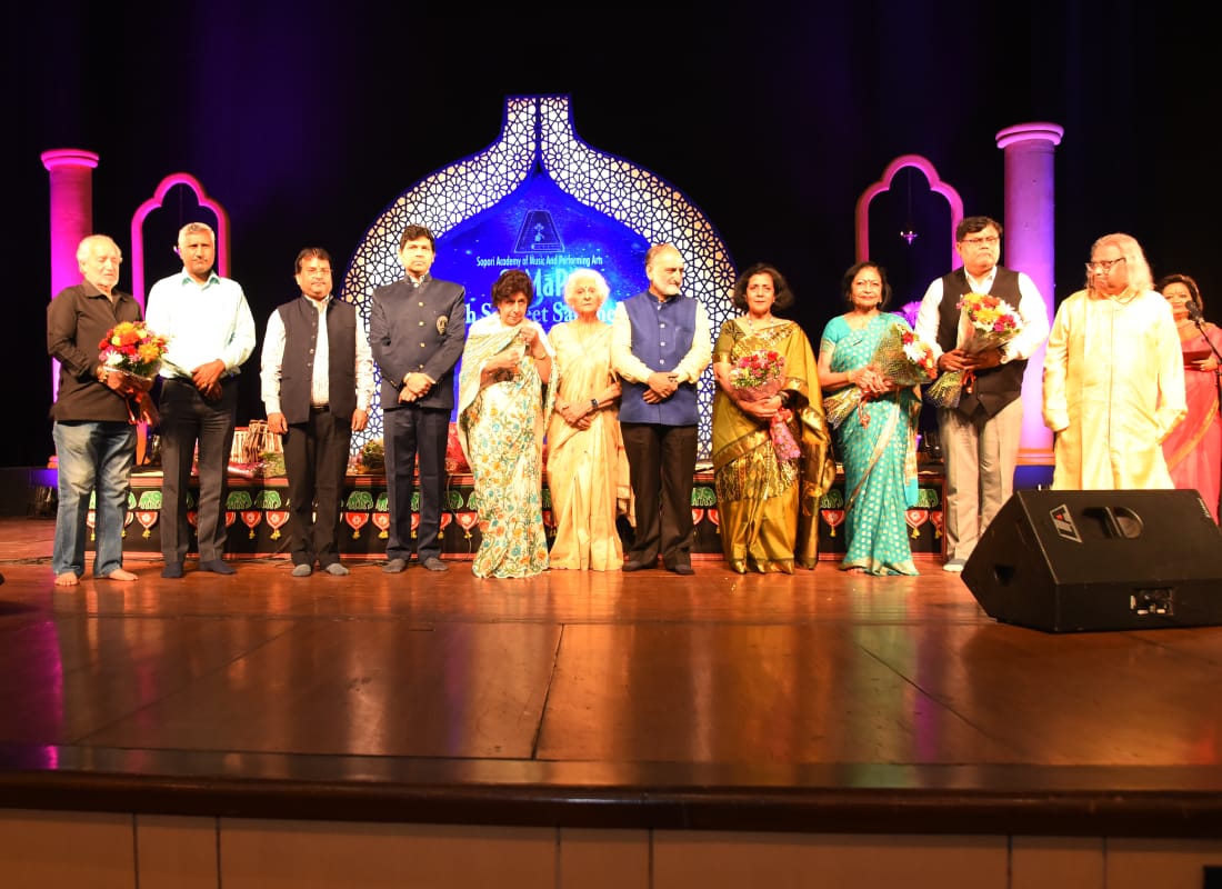 masoodirafeeq's tweet photo. Some more pictorial coverage of Indias' Top Shastriya Sangeet Sammelan by (March 20 to 22) at New Delhi #SaMaPa by @abhaysopori held 1st time it was established by his Guru ,father legend & King of Strings(santoor) @BhajanSopori 18 years back ..1/1 https://t.co/puhuodE5ms