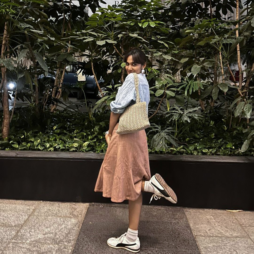 KiRu_india's tweet photo. Ki called this look the 'school girl', Ru was okay with it because sometimes you've got to let your inner child shine. Pairing our Upcycled brown khadi denim skirt with a shirt from our trusted friends at the desi trust. No heat, no worries, the perfect outfit. https://t.co/DnmME3uP9v
