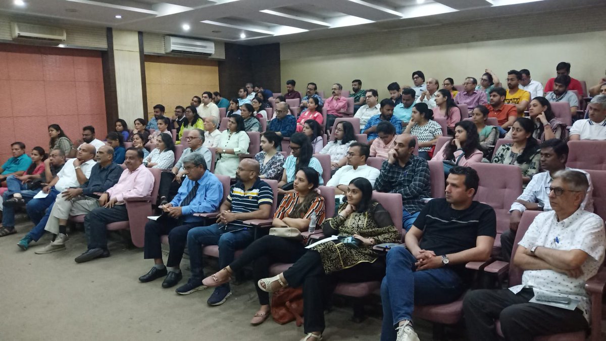 Amitasdesai's tweet photo. Glad that Andheri Knowledge Centre is restored after a gap of 2 years and 1st session started with Corporate Social Responsibility (CSR)  which is close to my heart.  link of PPT is below
#CSTwitter @icsi_cs 

https://t.co/6ZqUX0qaXa https://t.co/NewydYbl81