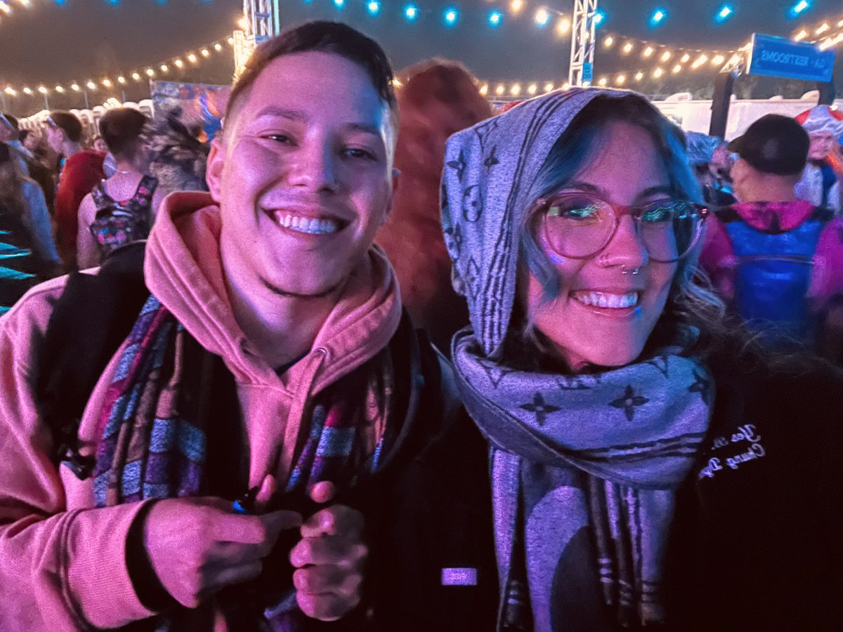 stacevibes_'s tweet image. Another festival in the books with both my rave fams 🤍