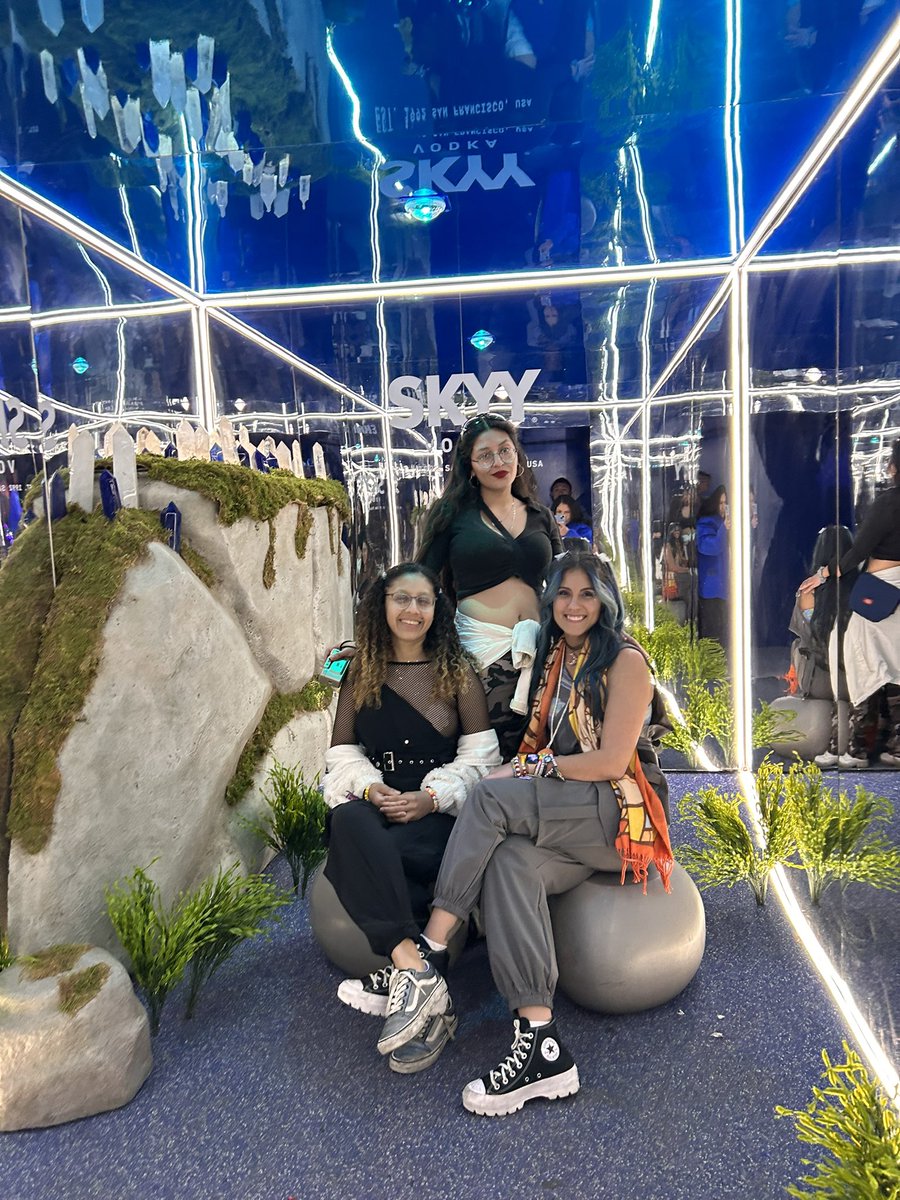 stacevibes_'s tweet image. Another festival in the books with both my rave fams 🤍