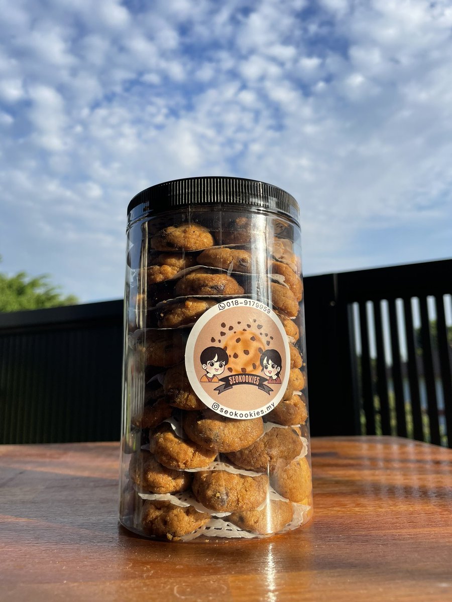 supervjin's tweet photo. seokookies is here!

this jar of cookies contains 70pcs of our crunchy, chocolatey goodness! and guess what, it’s only RM30 a jar!

bonus point: they’re less sweet, perfect for everyone! oh, and they’re addictive too! 🤭

you can dm to place your order now! 💗 https://t.co/5CLFkoUO15