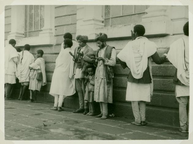 OwulaJB's tweet photo. Muslims &amp; Christians praying together outside the St. George's Cathedral in Addis Ababa, Ethiopia 1935 https://t.co/JVZul68m0V