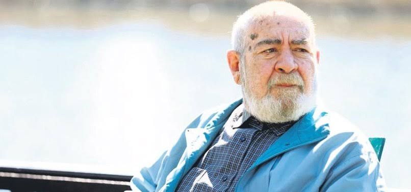 Çocukluğumuzun sesleri bir bir gidiyor... Kendisini çocukken ilk Süngerbob'ta Squidward olarak duymuştum ve benim için hâlâ en iyi Squidward dublajı kendisinindir. Aynı şekilde Red Kit dublajıyla da hafızalarımıza kazınmıştı. Nur içinde yatsın. #KöksalEngür