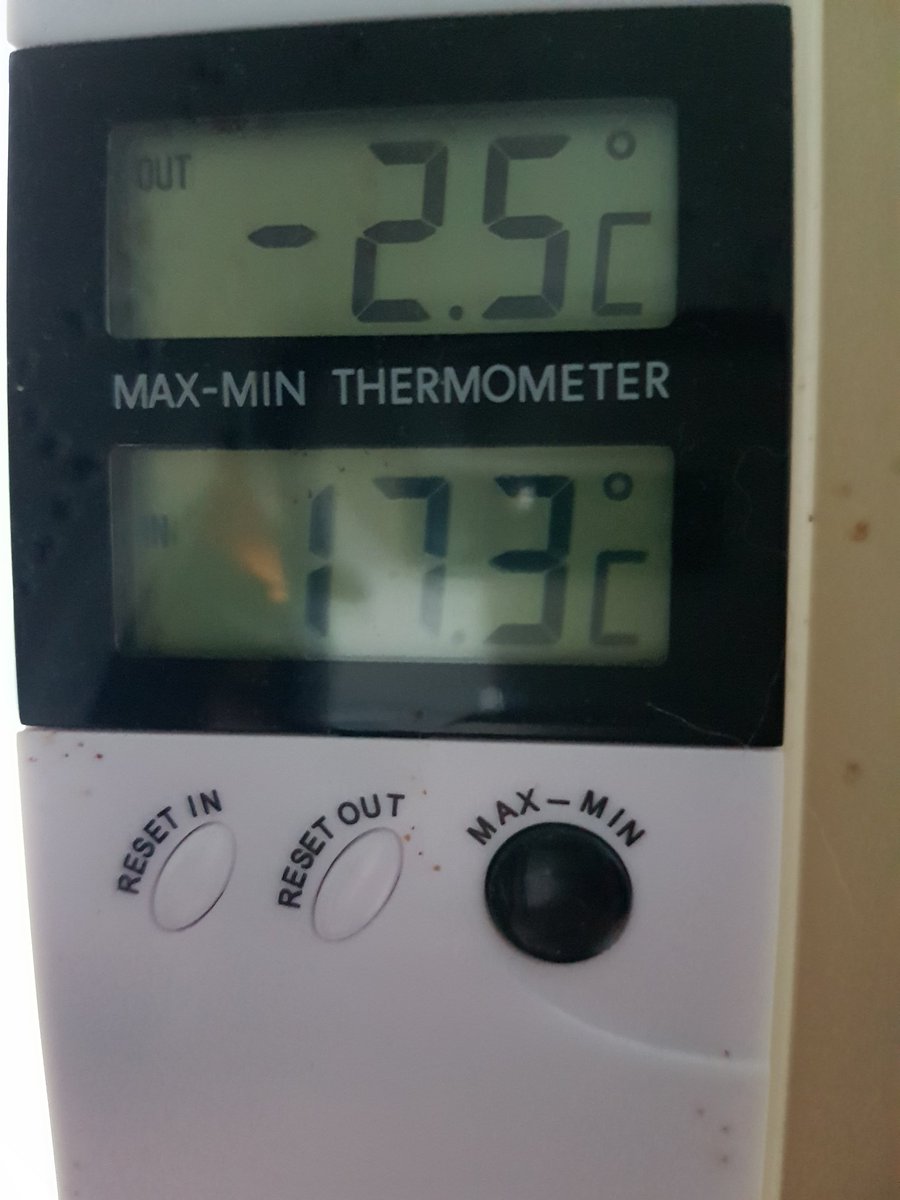 KirsiRuotsalain's tweet photo. Huomenta, tässä sitä taas arpoo, että ☕ ja töiden seuraksi #ilpi vai 🔥 takkaan 🤔 ulkona 🌨🌨 siihen malliin, että kolalla ois töitä iltapäivällä, nyt jo pohkeet huutaa armoa,mutta ei, se on nyt talvi taas! #SääRouva https://t.co/WRcxdSgVpW