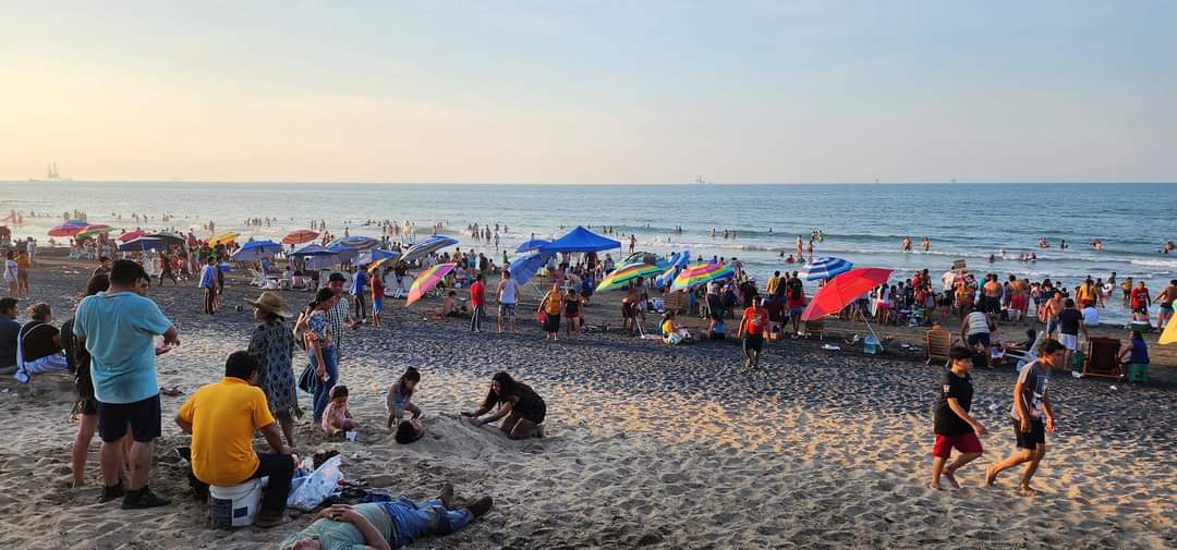 TVTenlinea's tweet photo. #Entérate 🌊🌞🛟 Reportan autoridades municipales de #Paraíso que, este fin de semana, #PlayaDelSol recibió cerca de 4 mil 900 visitantes, ante las altas temperaturas. https://t.co/oXPoHQ1rdT