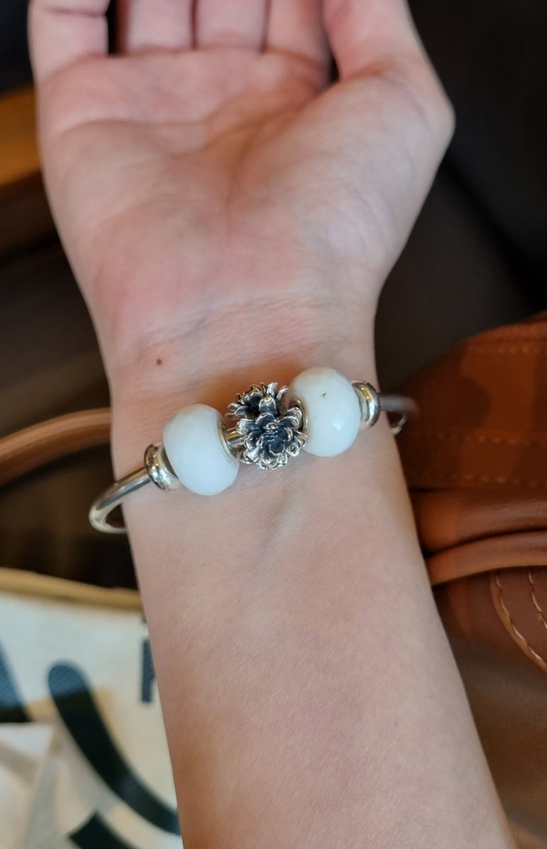 Pure White 🤍 Visit our collection: theaccessorycircle.com/collections/va… #valkyriegemsbeads #pandora #trollbeads #bracelet #necklace #gemstone #naturalbeads #bead #silver #charm #highendjewelry #gift #fashion #valentine #christmas #lampwork #white #milky #lotus #Opal #quartz