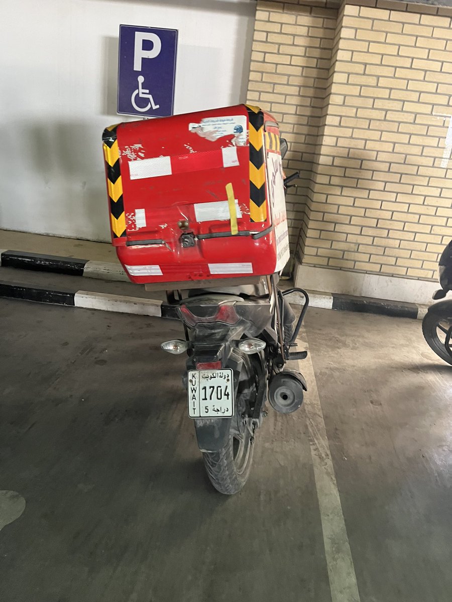 ذهبت الي جمعية المنقف لاشتري بعض الحاجات وتفاجأت من شجاعة أهل الطلبات وهم واقفون في مواقف المعاقين فنرجوا من وزراة الداخلية بمحاسبة هؤلاء الذين تسببوا للمعاقين عدم الوقوف في أماكنهم ولكم جزيل الشكر والامتنان