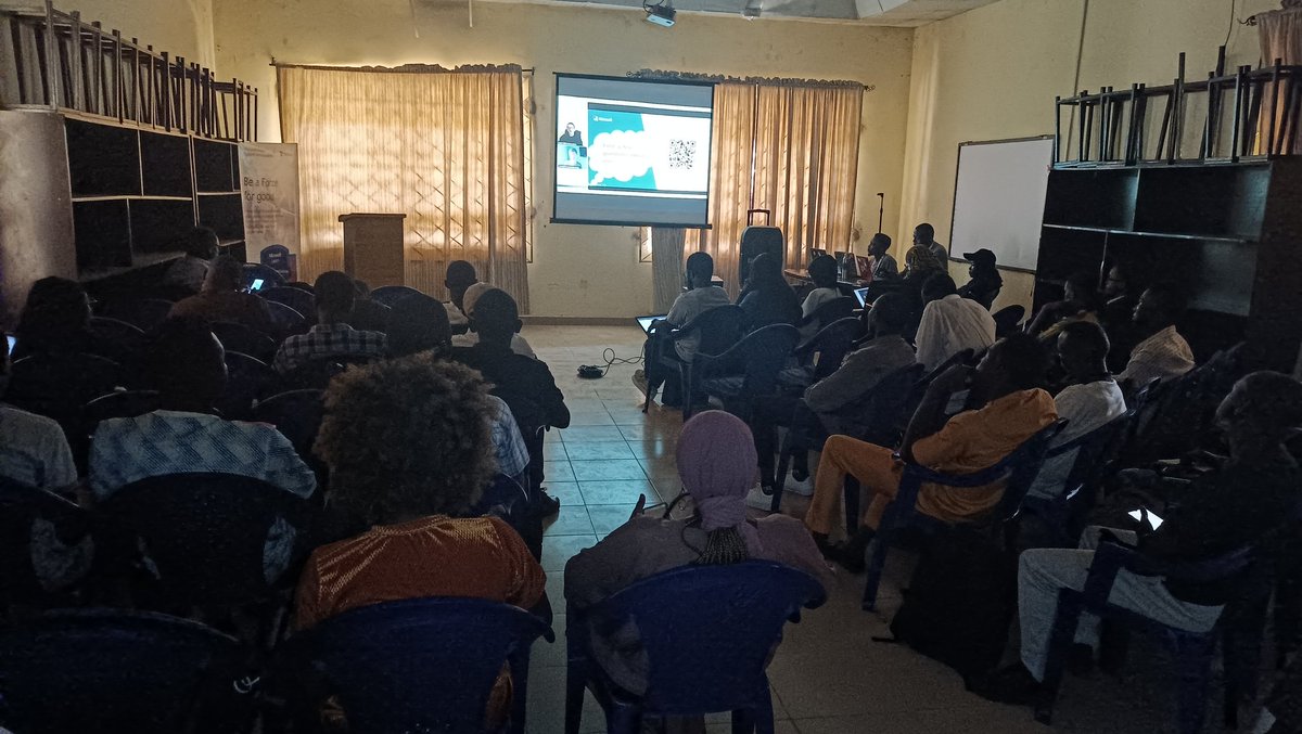Dak_him's tweet photo. Live at Microsoft student summit UniJos 🔥
#MicrosoftStudentSummit
#JosMicrosoftStudentSummit https://t.co/YW1MA4nATy