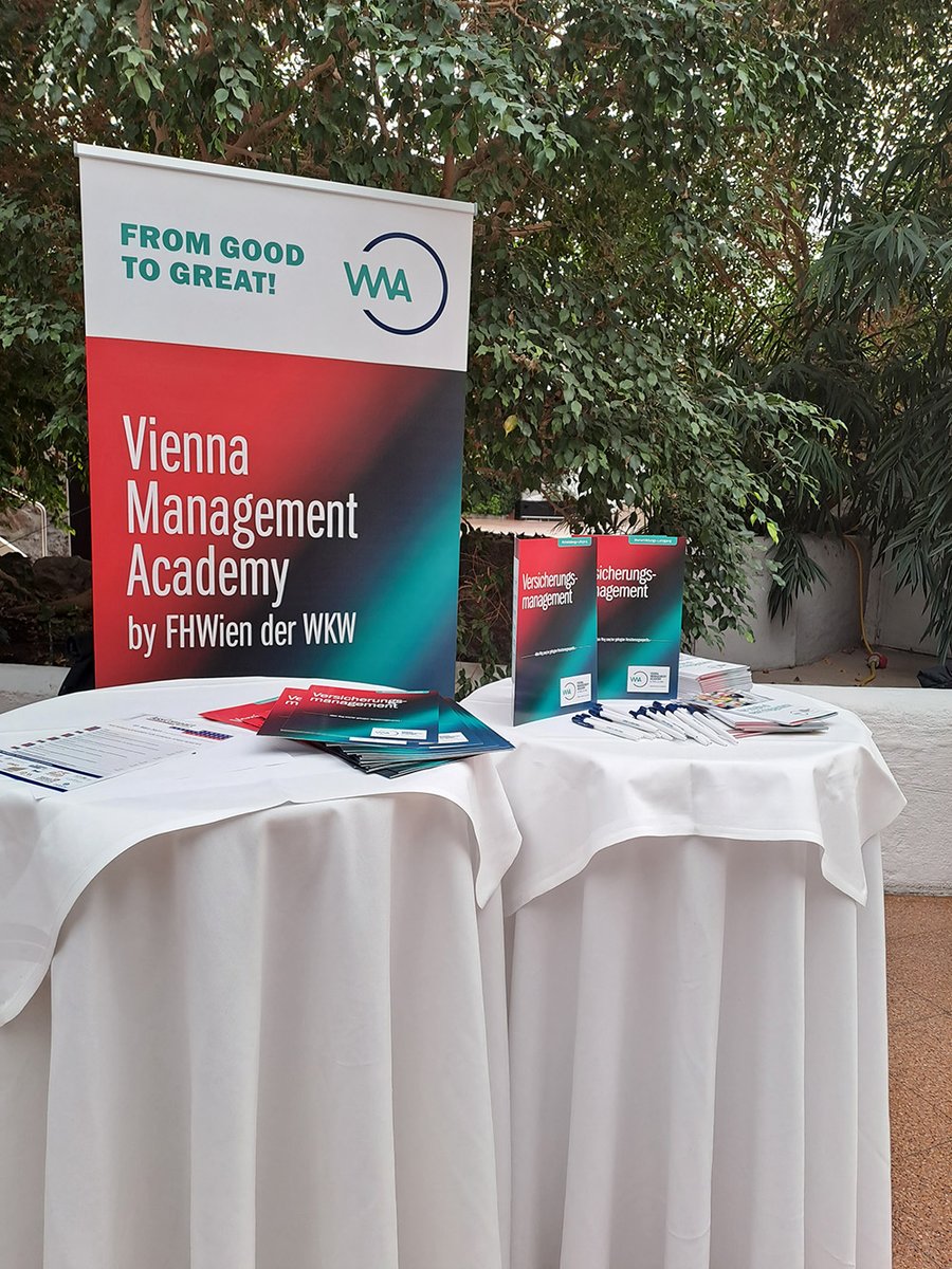 FHWienAT's tweet photo. Katharina Rotter, Programmleiterin unseres BA (CE) #Versicherungsmanagement war im März auf dem Gewerbesymposium von AssCompact im Eventhotel Pyramide Vösendorf zu Gast.

Dort hat sie die neue #Weiterbildung unserer #ViennaManagementAcademy vorgestellt: 👉https://t.co/r5AFgqPnqo https://t.co/o5MG0LFyd2