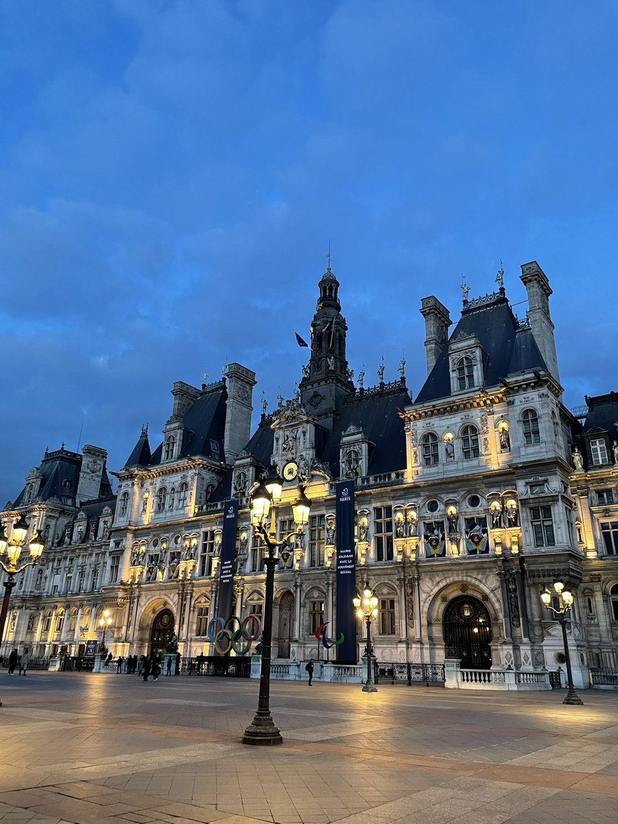 tess_osborne's tweet photo. Back in the office today after an excellent research workshop in Paris around transport and mobility. I’ve met some wonderful colleagues and successfully navigated the riots #vref https://t.co/LNlCiTwof0