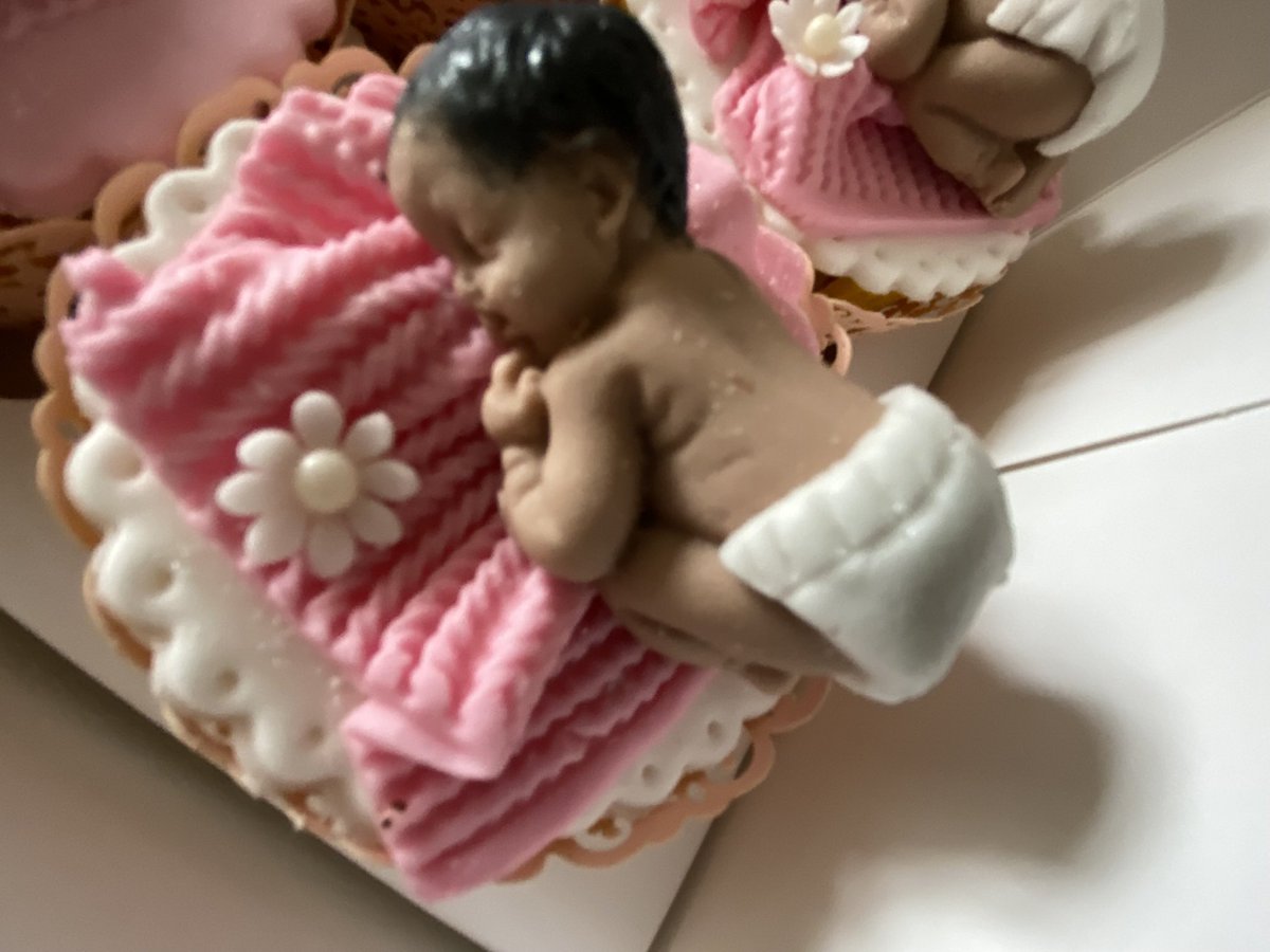 sharonmacks's tweet photo. For a lovely Daddy To Be, who works in a hospital and was given a surprise baby shower by all the staff, nurses, colleaguesβ¦πΆπ»π #babyshower #itsagirl #babygirl #pregnant #cakeart #cakedecorating #cakedesigner #sugarcraft #fondant #cakes #cupcakes #celebration #alledible https://t.co/ZiMYpTat50