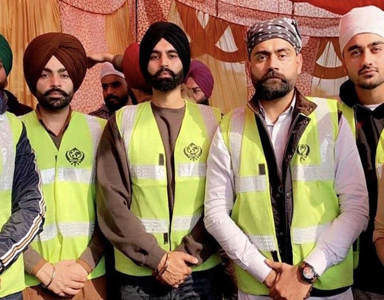 FreshyCanadian's tweet photo. ਹੇ ਕੋਈ STAND ? https://t.co/HXx6DCY0od