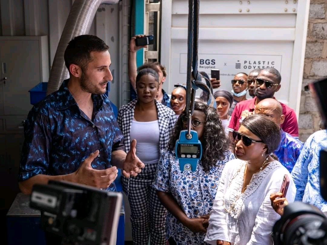 BOUBABANGOURAGN's tweet photo. #Inauguration de la 1ère usine de recyclage et de valorisation de plastiques en pavés écologiques destinés aux routes secondaires et résidence
Ce projet a été possible grâce à #BSGRECYPLAST 🇬🇳 x @PlasticOdyssey 🇨🇵
Merci à nos partenaires et au gouvernement guinéen

@Presidence_gn https://t.co/qnuxWDYmcr