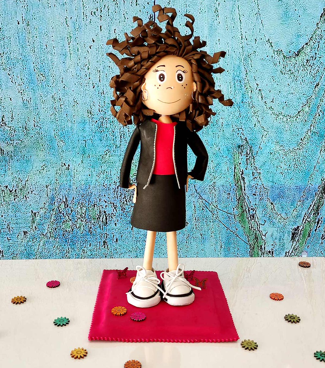 IlusionSandra's tweet photo. Fofucha personalizada que me encargaron como regalo del 40 cumpleaños.
Gracias Davinia por este encargo tan especial.
.
.
#fofuchapersonalizada #handmade #hechoamano #regalopersonalizado #regalocumpleaños #fofucha #lailusiondesandra #miniyo #regalosespeciales #regalodiferente https://t.co/lD09kjKJb3