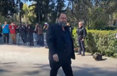 RedEmperor77's tweet photo. Οπως σας τα ειπε ο Βαγγελας ατιτλοι και ξεφτιλες. ΟΛΑ ΤΑ ΣΚΑΤΑ ΜΑΖΕΜΕΝΑ #OlympiacosFC https://t.co/tVPIhO5bcD