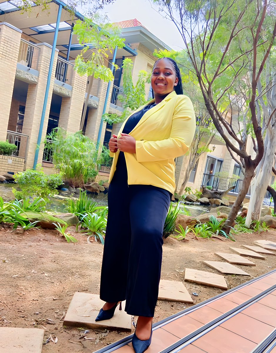 Vutomidesiree2's tweet photo. I ain't got no time to chill, I make money moves. 

📸 Charity Bila

#NwaRobbie #HappyMonday #NewWeek #NQFLevel8 https://t.co/ZrM0sjYphX