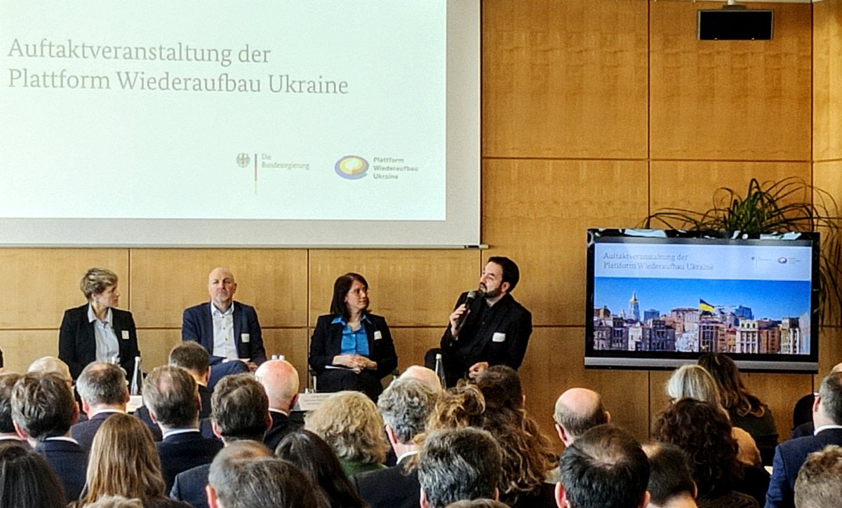 Kayu Orellana @venro_eV: Haushaltskürzungen, bürokratische Hürden und mangelnde Transparenz behindern einen zivilgesellschaftlichen und lokal-geführten Wiederaufbau der Ukraine. #keineZeitfürKürzungen