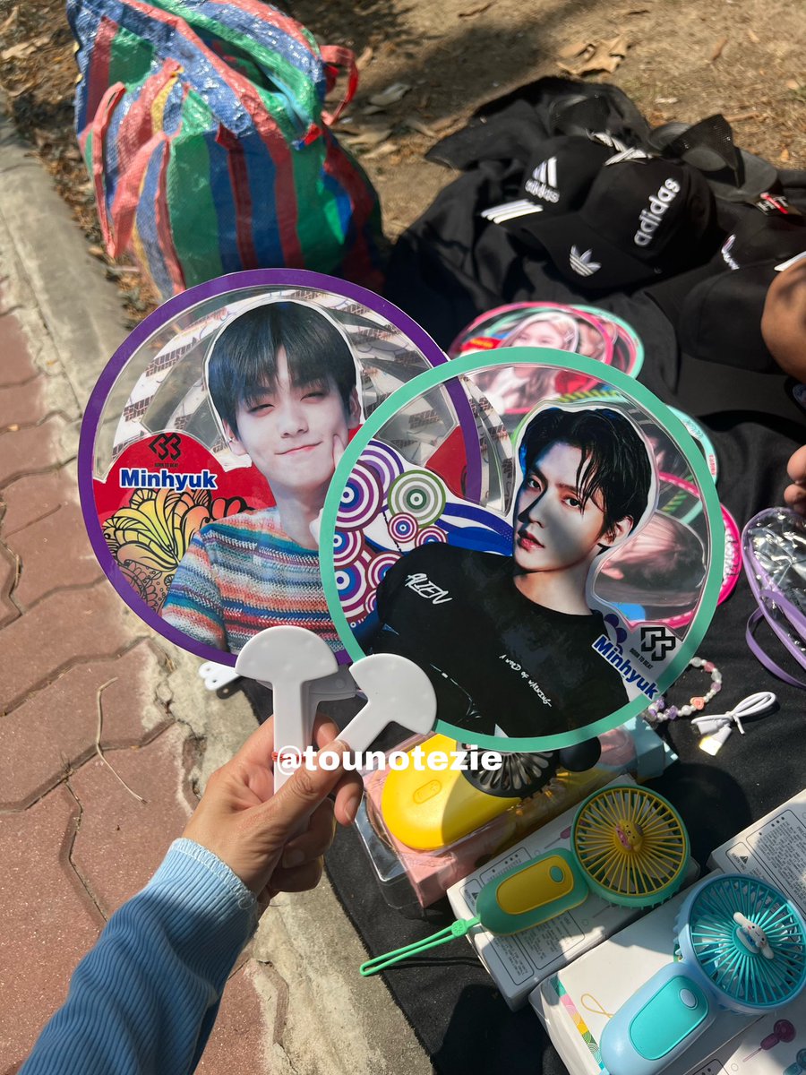 wiwawatn's tweet image. พี่มินคนซ้าย เหมือนจนร้านแยกไม่ออก 🤣🤣🤣

#SoundCheck_TH 
#BTOB #บีทูบี #비투비 
@officialBTOB
#BTOB #LEE_MINHYUK #허타람찌 #비키라  #txt #Soobin #수빈