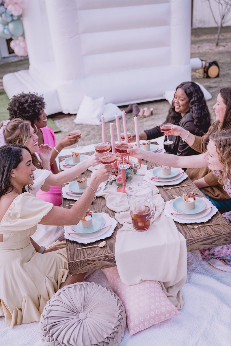 SweetTpicnics's tweet photo. 🌸 Spring is here &amp; it’s time to get these outdoor picnics poppin’! 🌷

#luxurypicnic #raleigh #durham #eventplanner https://t.co/A7qTHghpGK
