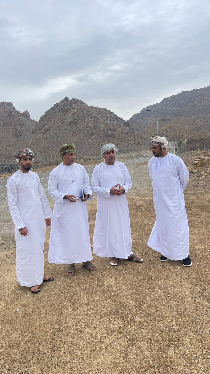 MuriiAlmaqabil's tweet photo. تجسيدا للشراكة المجتمعية تشرفنا اليوم بزيارة مدير بلدية الرستاق المهندس هلال الفليتي حاملا معه ثناء ودعم الفاضل مدير عام بلديات جنوب الباطنة ورغبتهم الصادقه في دعم مشروع إنارة طريق مري المقابيل.
شكرا لهذه الزيارة التي برهنت دعم الجهات الحكومية للمبادرات الأهلية وحرصها لانجاحها . https://t.co/TBnX45l6Ig