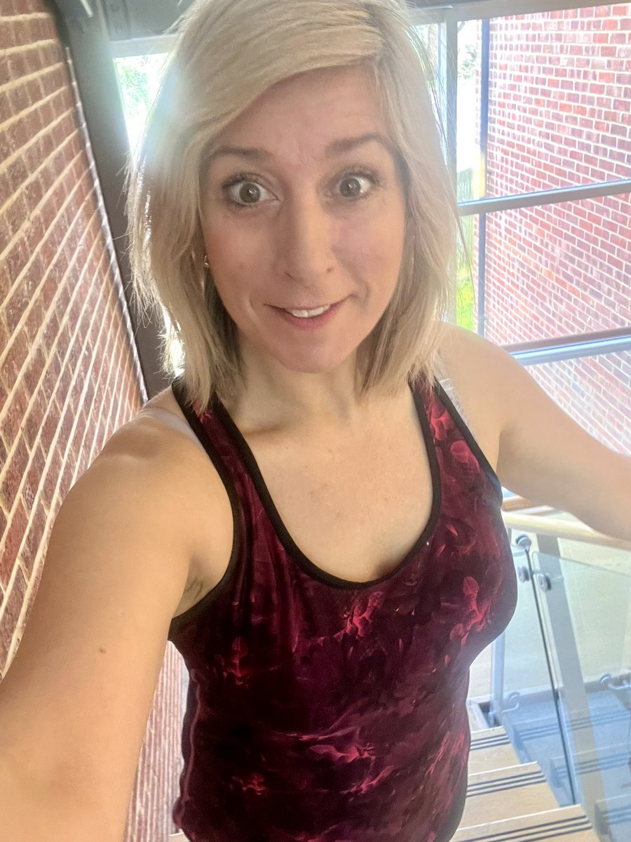 What’s your Monday motivation ?
Me - it’s getting those endorphins realised this morning and definitely needed for a Monday ! TIme to get sweaty #wellbeing #mondaymotivation #gymlife #weightlifting #feelinggood #mondayvibes