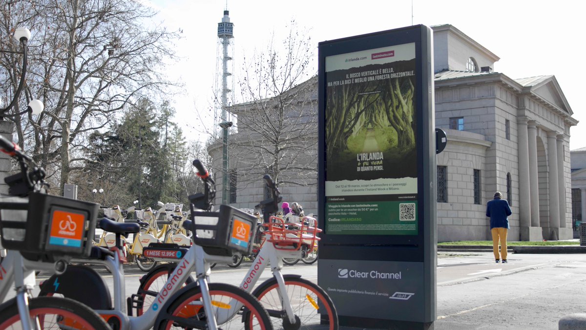 TourismIreland's tweet photo. Our team in Milan has been partnering with @lastminute_com on a digital outdoor campaign – encouraging Milanese cyclists to come and discover our beautiful cycling routes on the #WildAtlanticWay and in Northern Ireland, along the #CausewayCoastalRoute and in Co Down 🇮🇹 💚 https://t.co/sBSqiGAw5z