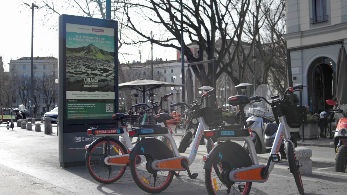 TourismIreland's tweet photo. Our team in Milan has been partnering with @lastminute_com on a digital outdoor campaign – encouraging Milanese cyclists to come and discover our beautiful cycling routes on the #WildAtlanticWay and in Northern Ireland, along the #CausewayCoastalRoute and in Co Down 🇮🇹 💚 https://t.co/sBSqiGAw5z
