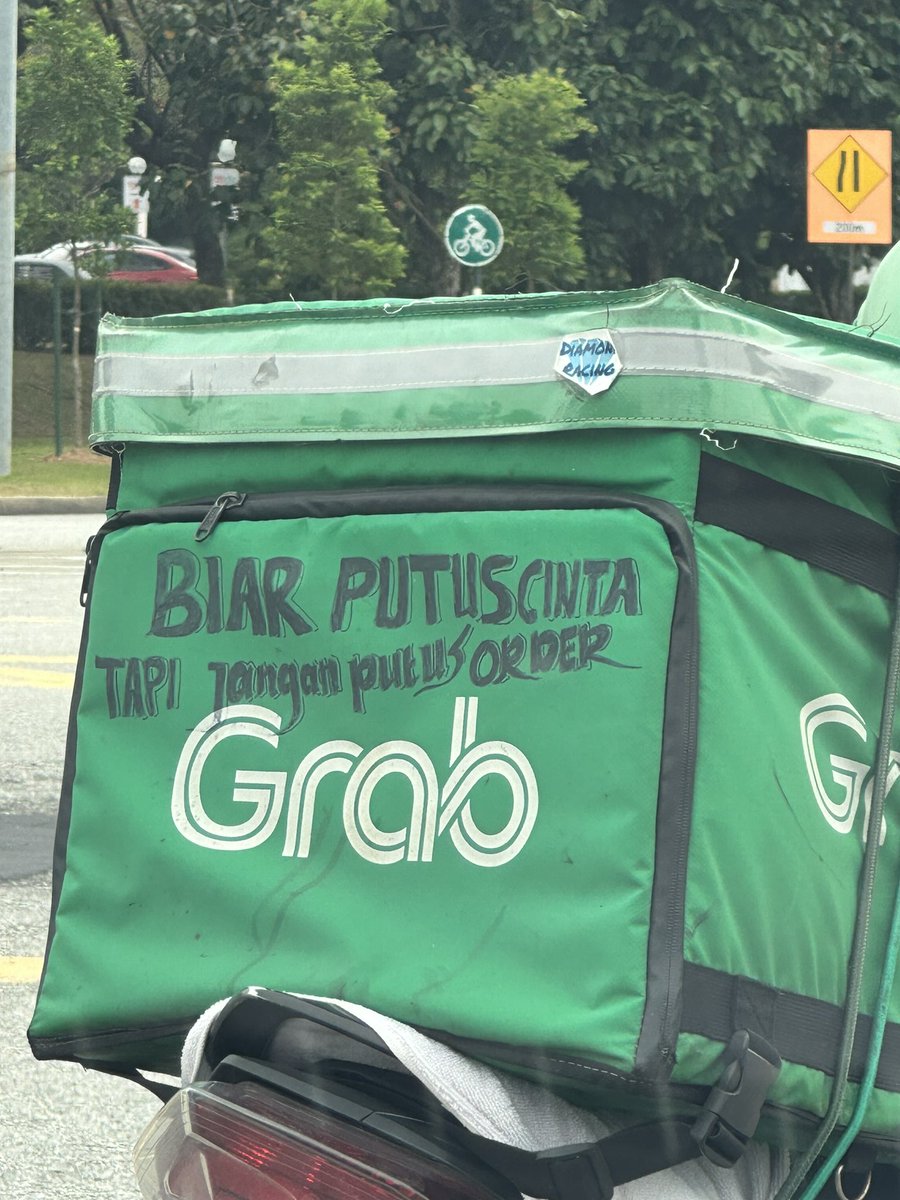 shaffasran's tweet photo. Haa korang ingat pesanan abg grab tu🤣🤣 #GrabFood #Ramadan https://t.co/coGt5jrrYE