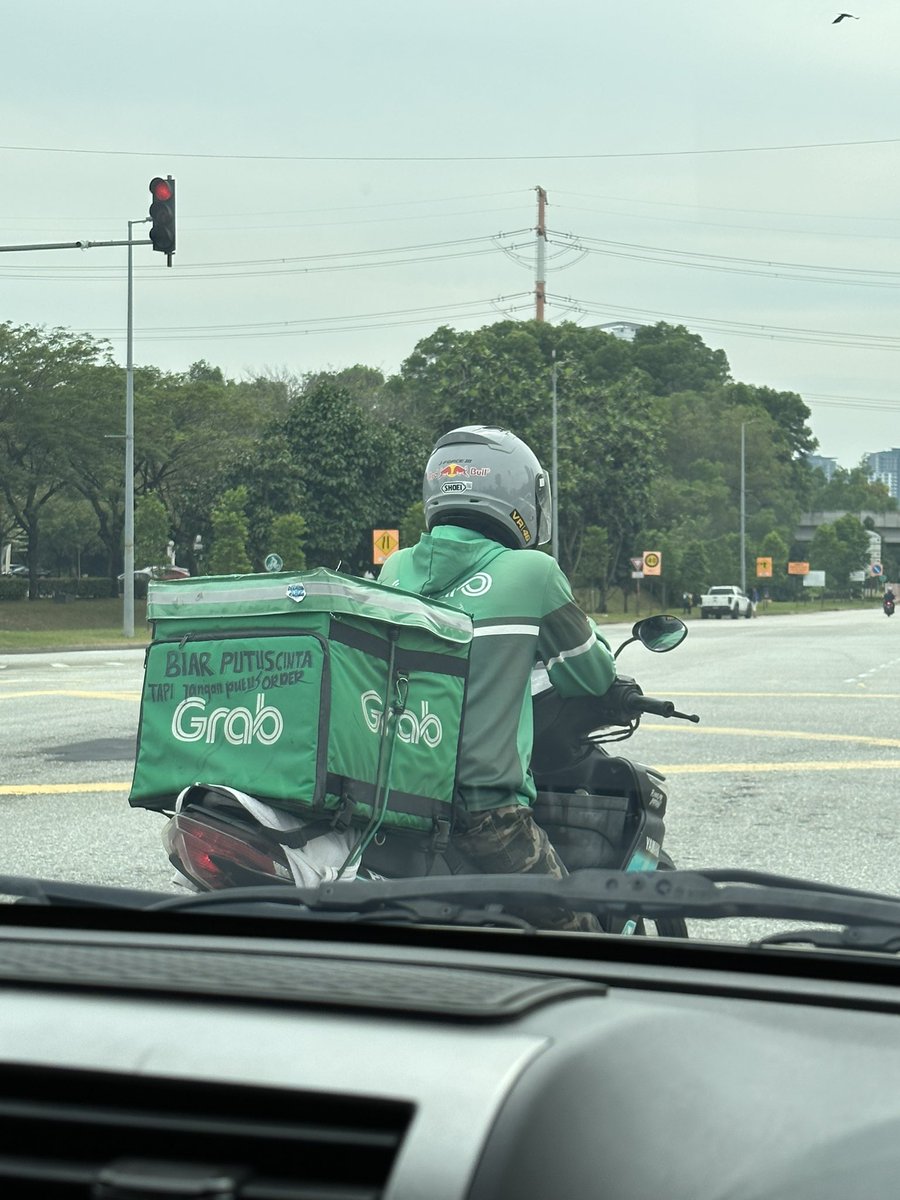 shaffasran's tweet photo. Haa korang ingat pesanan abg grab tu🤣🤣 #GrabFood #Ramadan https://t.co/coGt5jrrYE