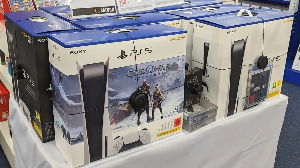 pcg_de's tweet photo. Die PS5 kann man endlich ohne Probleme kaufen - doch jetzt braucht unser Autor @HannesDroid die Sony-Konsole auch nicht mehr ...

📲 Warum das so ist, erklärt er hier: https://t.co/ECR3O0dybo

#PCGames #PS5 https://t.co/2e1PZaCW8s