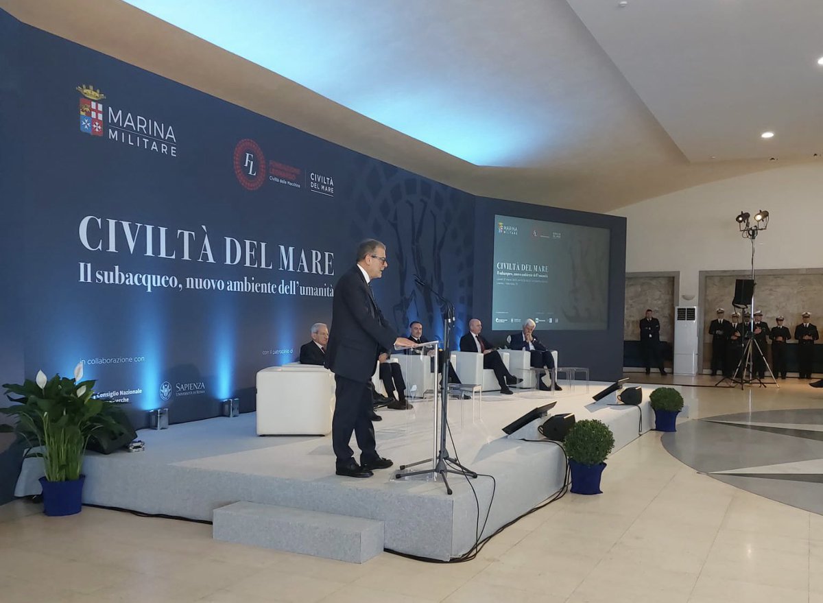 Leonardo_IT's tweet image. Il Presidente di #Leonardo Luciano Carta rivolge i saluti istituzionali prima dell'apertura dei lavori del convegno "#civiltàdelmare: il subacqueo, nuovo ambiente dell'umanità", organizzato da @LDO_Fondazione e @ItalianNavy.