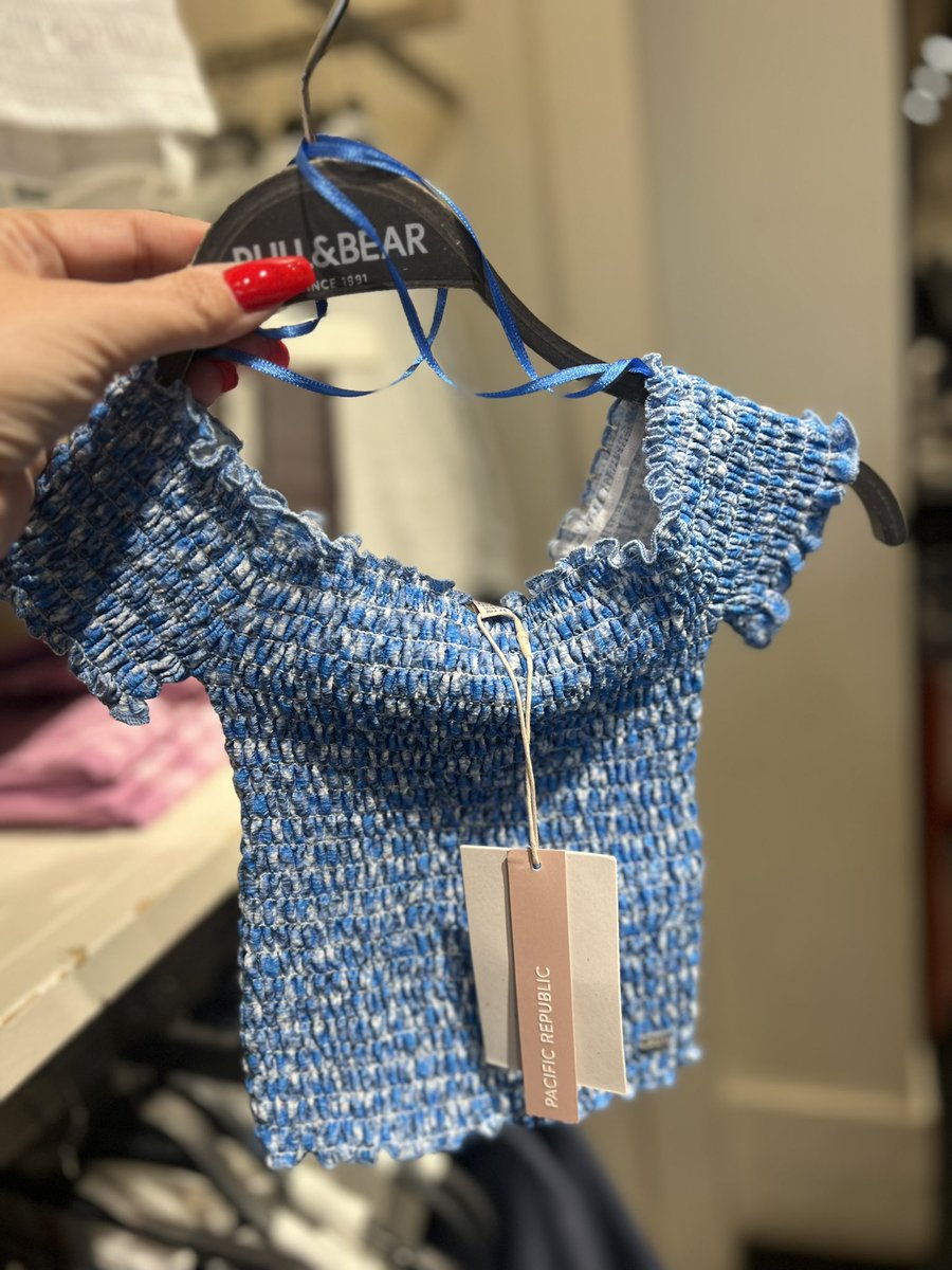 Per un moment he pensat que <a href="/pullandbear/">Pull&Bear</a> havia començat a vendre roba per a nenes de 5 anys. I llavors he vist la talla S d'adult i ... Estic esgarrifada #PressióEstètica @martapontnou <a href="/igualtatcat/">Igualtat i Feminisme</a> <a href="/taniaverge/">Tània Verge Mestre</a> <a href="/HolaMariola/">Mariola Dinarès i Quera</a> <a href="/Barcelo_neta/">Júlia Barceló</a>