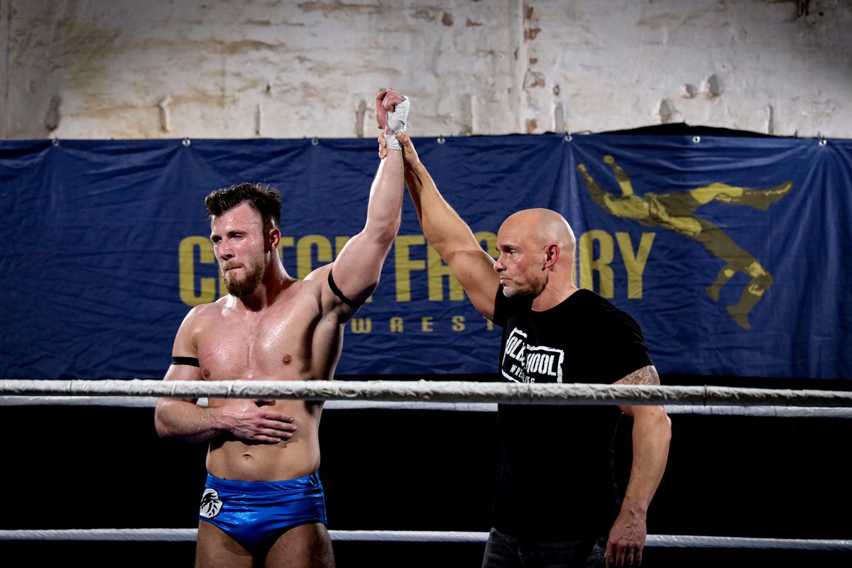 CatchFactoryLE's tweet image. Was für eine krasse Veranstaltung!
Vielen Dank an alle Fans, Wrestler und Helfer!
WRESTLING REVOLUTION war ein voller Erfolg.

Viele weitere coole Bilder vom Samstag und exklusive Inhalte findet ihr auf unserer patreon-Seite: patreon.com/catchfactory

#wrestling #prowrestling