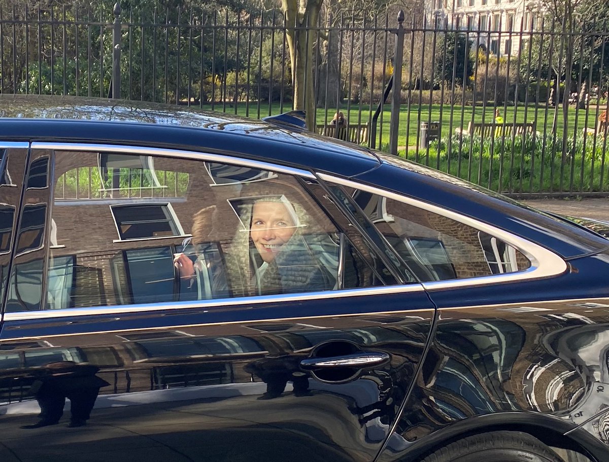 1GC Family Law (@1gcfamilylaw) on Twitter photo Huge congratulations to Louise MacLynn KC who has been sworn in as King's Counsel today at a ceremony at Westminster Hall.
Everyone at <a href="/1GCFamilyLaw/">1GC Family Law</a> is delighted to celebrate this achievement with her.
#silksday2023 #silksday #newsilk Huge congratulations to Louise MacLynn KC who has been sworn in as King's Counsel today at a ceremony at Westminster Hall.
Everyone at <a href="/1GCFamilyLaw/">1GC Family Law</a> is delighted to celebrate this achievement with her.
#silksday2023 #silksday #newsilk