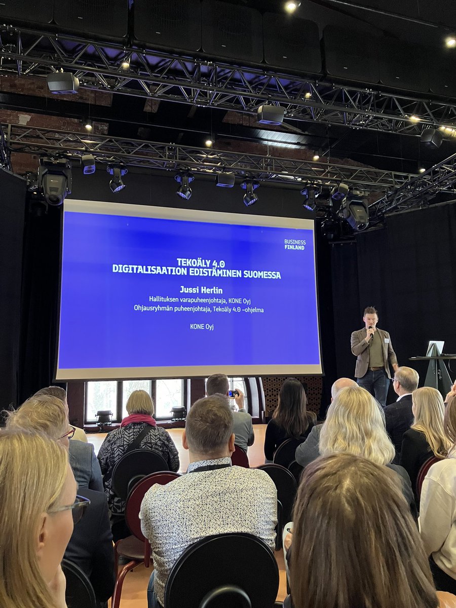 Miten yrityksesi hyötyy digitaalisuudesta ja kestävästä kehityksestä? <a href="/BusinessFinland/">Business Finland</a> Digivihreä teollisuus -tapahtuma Tampereen G Livelabissa. Nyt <a href="/JussiHerlin/">Jussi Herlin</a> kertomassa Tekoäly 4.0 ohjelmasta. #businessfinland #businesstampere #tampereai