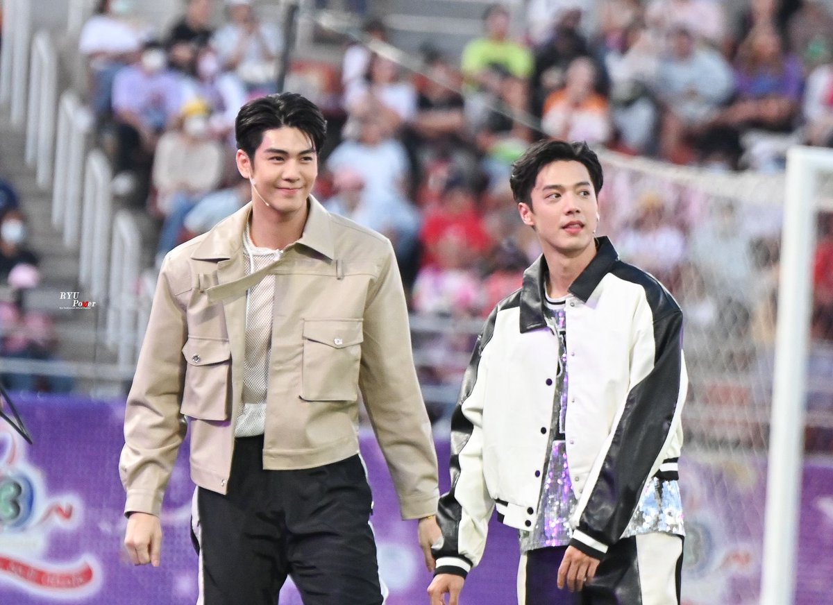 Ryu__Power's tweet photo. #RyuStudio ไอหล่อหนุ่มสุพรรณ @ryuvachirawich กับ พี่บุญเหลือ จากเลือดเจ้าพระยา มาแสดงโชว์ให้พี่น้องแฟนคลับช่อง3 รับชมจ้า

#BelovedFestival53ปีดีต่อใจ
#53ปีช่อง3ดีต่อใจ

#jobbiijob

#ริววชิรวิชญ์ #RyuVachirawich  #RYUPOWER https://t.co/CFpNDcN0nB