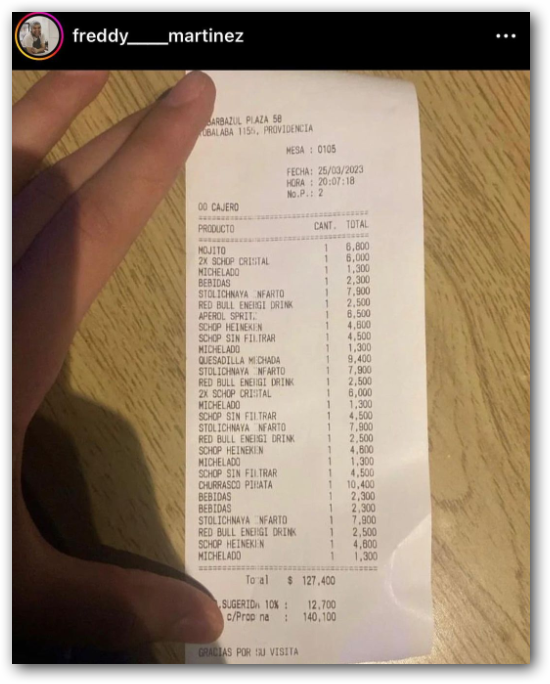 gene_llerena's tweet photo. ¿quién es "ignacio lastra" y "el cosmosdemario"? q habrían dejado una cuenta impaga en el barbazul de "ñuñoa" cuyo dueño lo descontó a los garzones por $140.100? ¿perro muerto? 🤔🤔🤔 https://t.co/HBjLrB0cMW