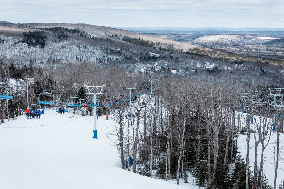 Good day Monday! We’re open 9am-4pm on 11 trails &amp; two terrain parks with 2 lifts spinning.

Spring Season Pass sale is on now! Buy 2023-24 season pass now and ski the remainder of this season! 
See skiwentowrth.ca for more info.